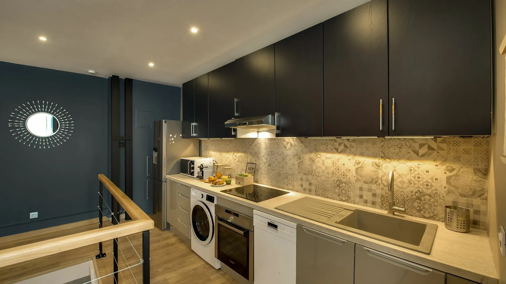 Daire Beautiful Triplex In The Center Of *