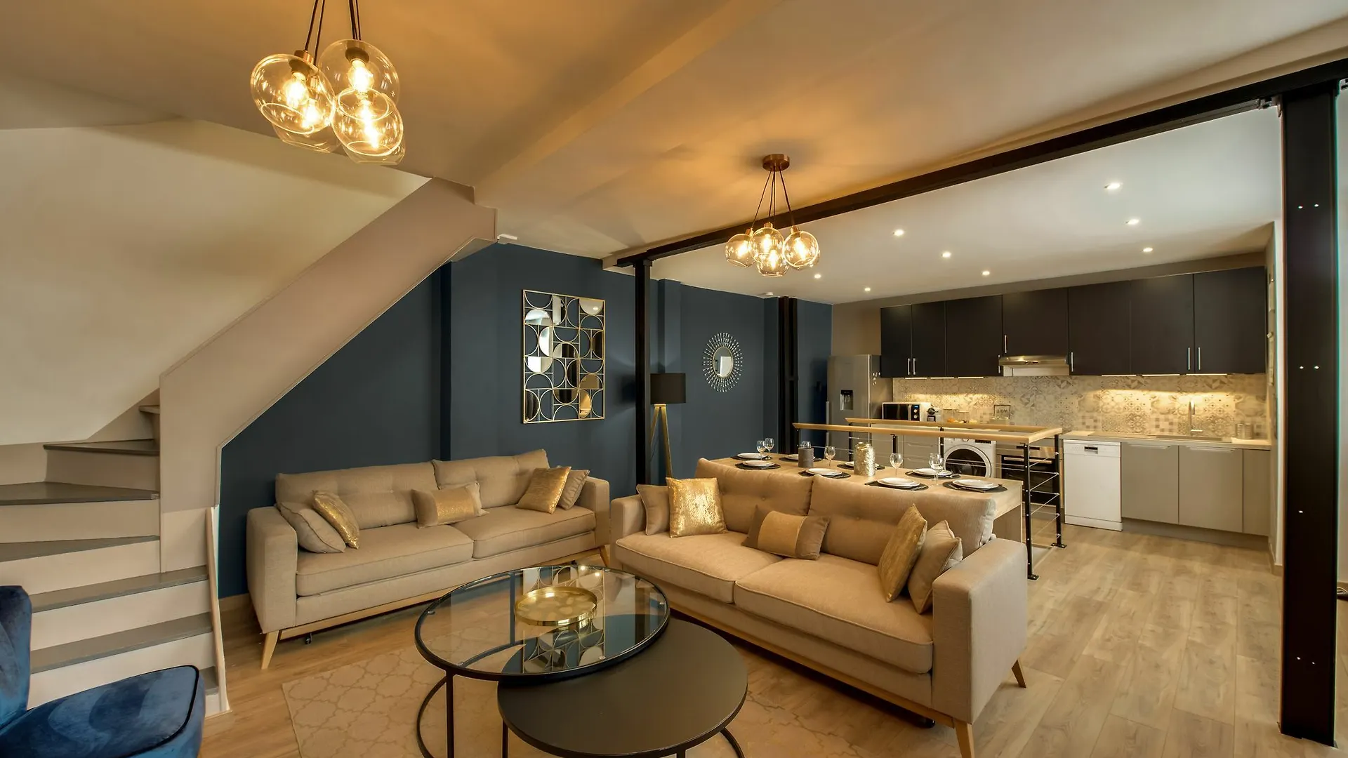 아파트 Beautiful Triplex In The Center Of