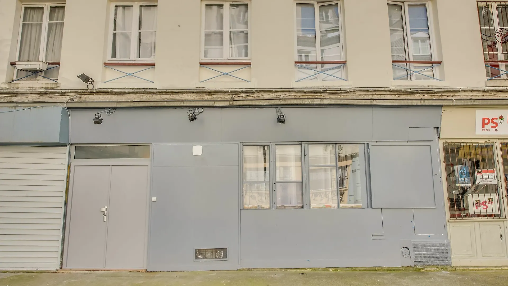 Beautiful Triplex In The Center Of *