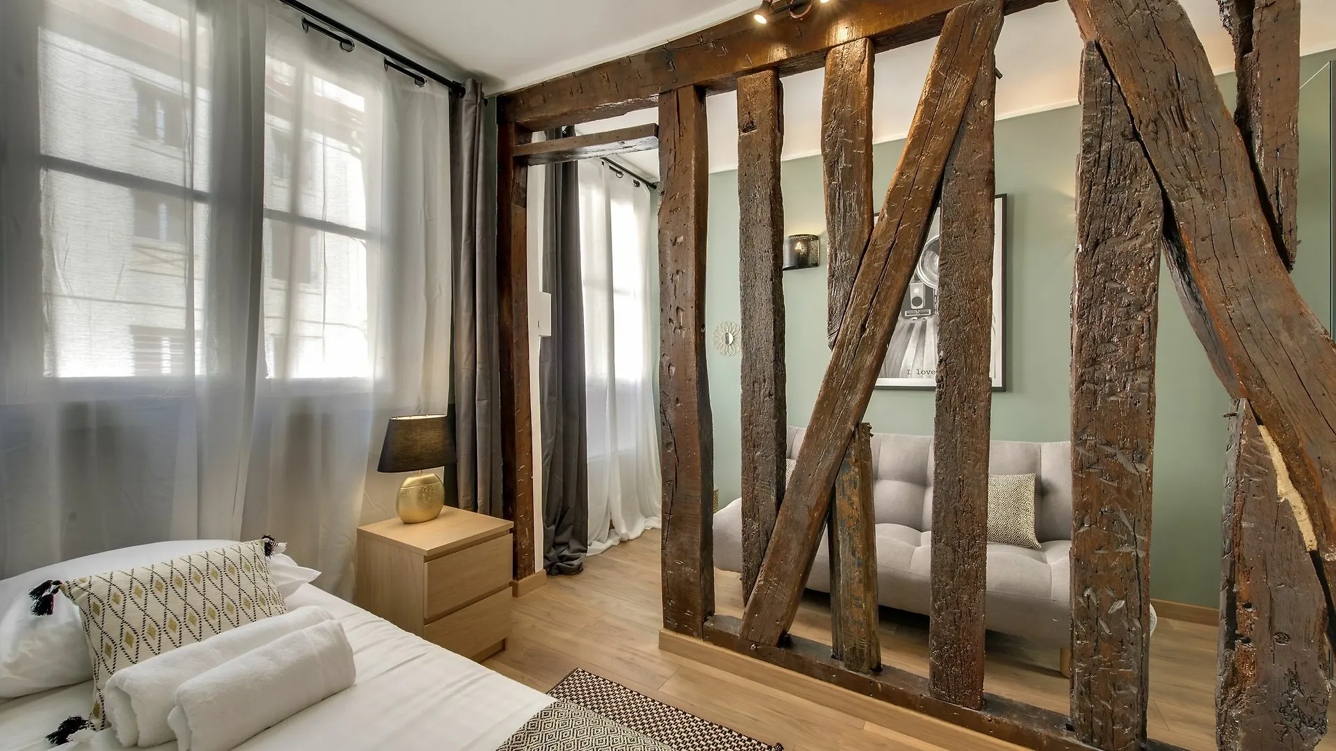 Beautiful Triplex In The Center Of